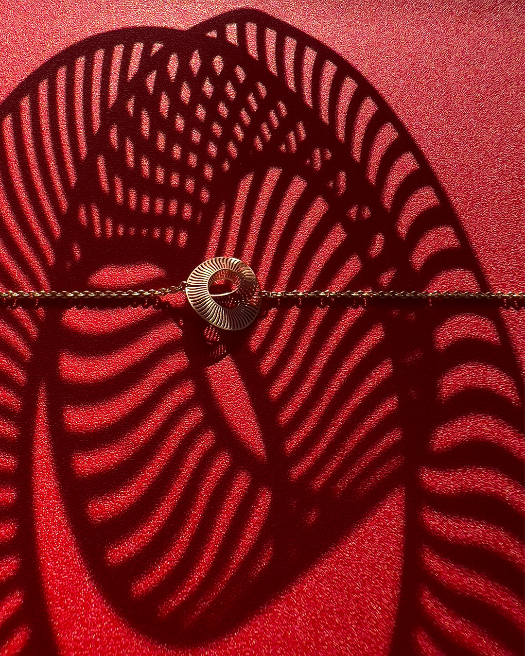 The Niessing Mirage Loop jewelry piece featuring an infinite design.