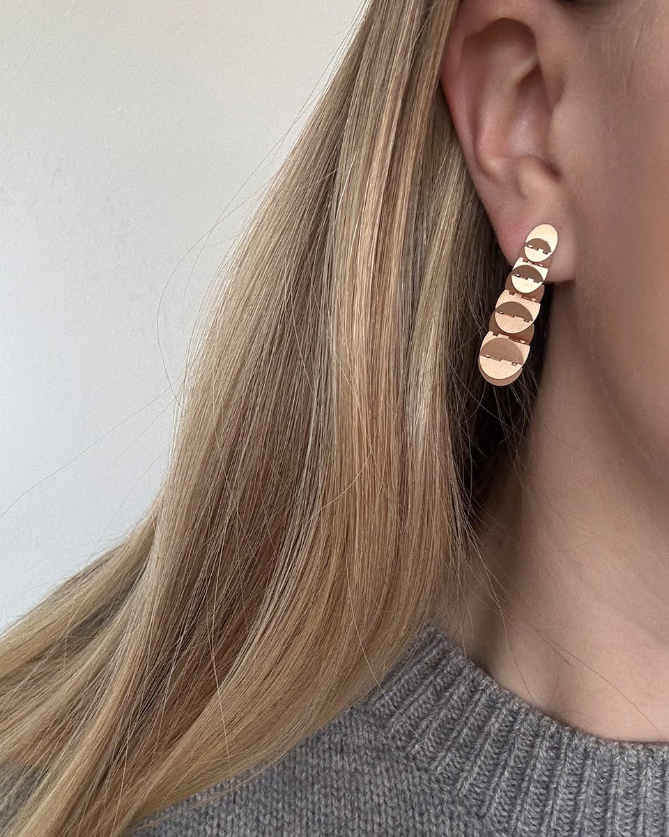 Full view of a selection from the Niessing Phoenix Collection, exuding modern sophistication