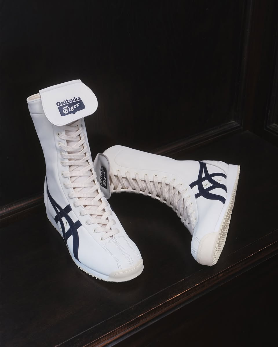 A person casually wearing the versatile Onitsuka Tiger MEXICO 66 BOXING footwear.