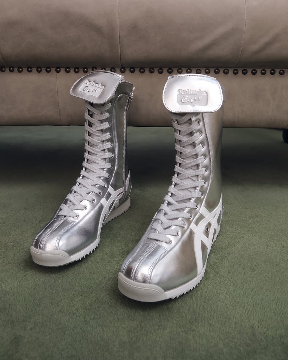 A detailed view of the Onitsuka Tiger MEXICO 66 BOXING shoe's unique sole.