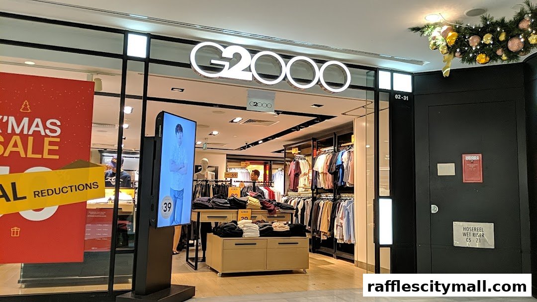 The G2000 shop entrance with a Christmas sale banner and clothing displays.