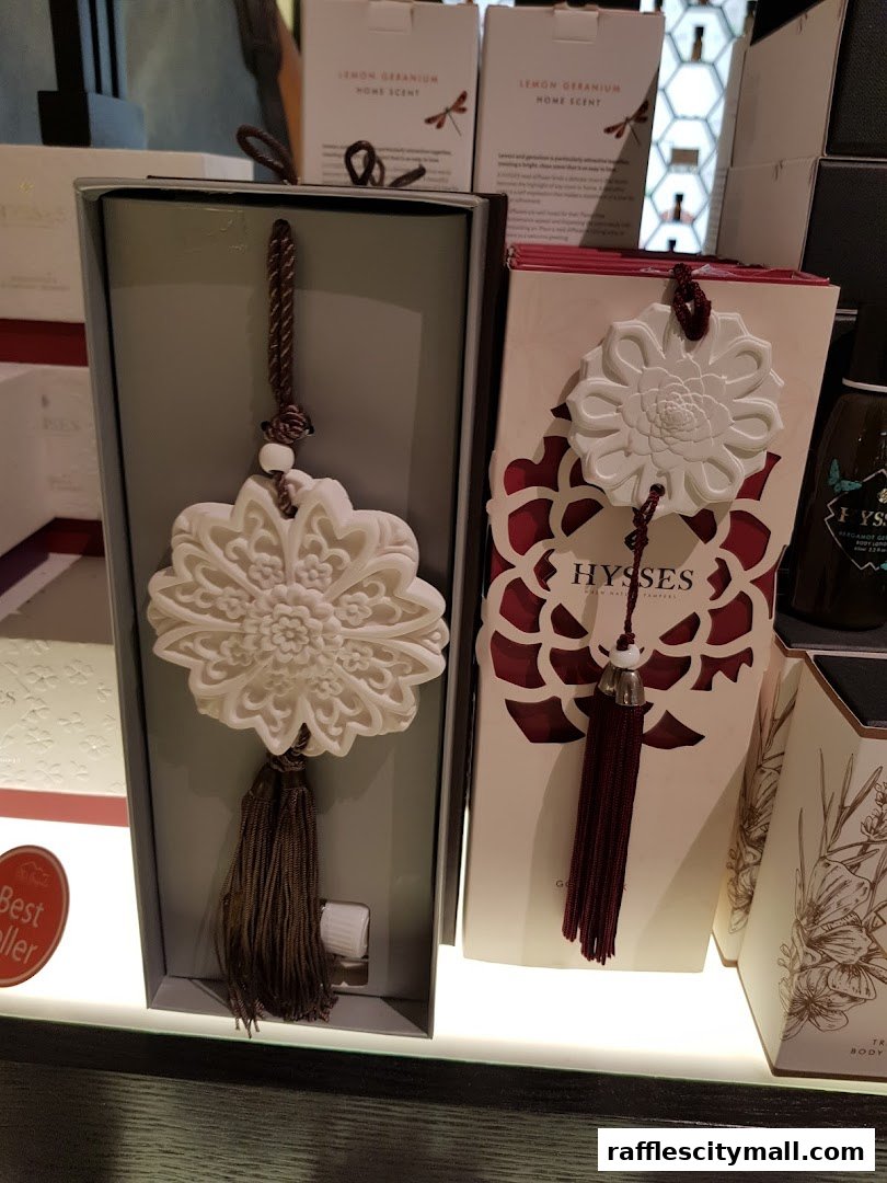 Decorative home scent diffusers with tassels from HYSSES.